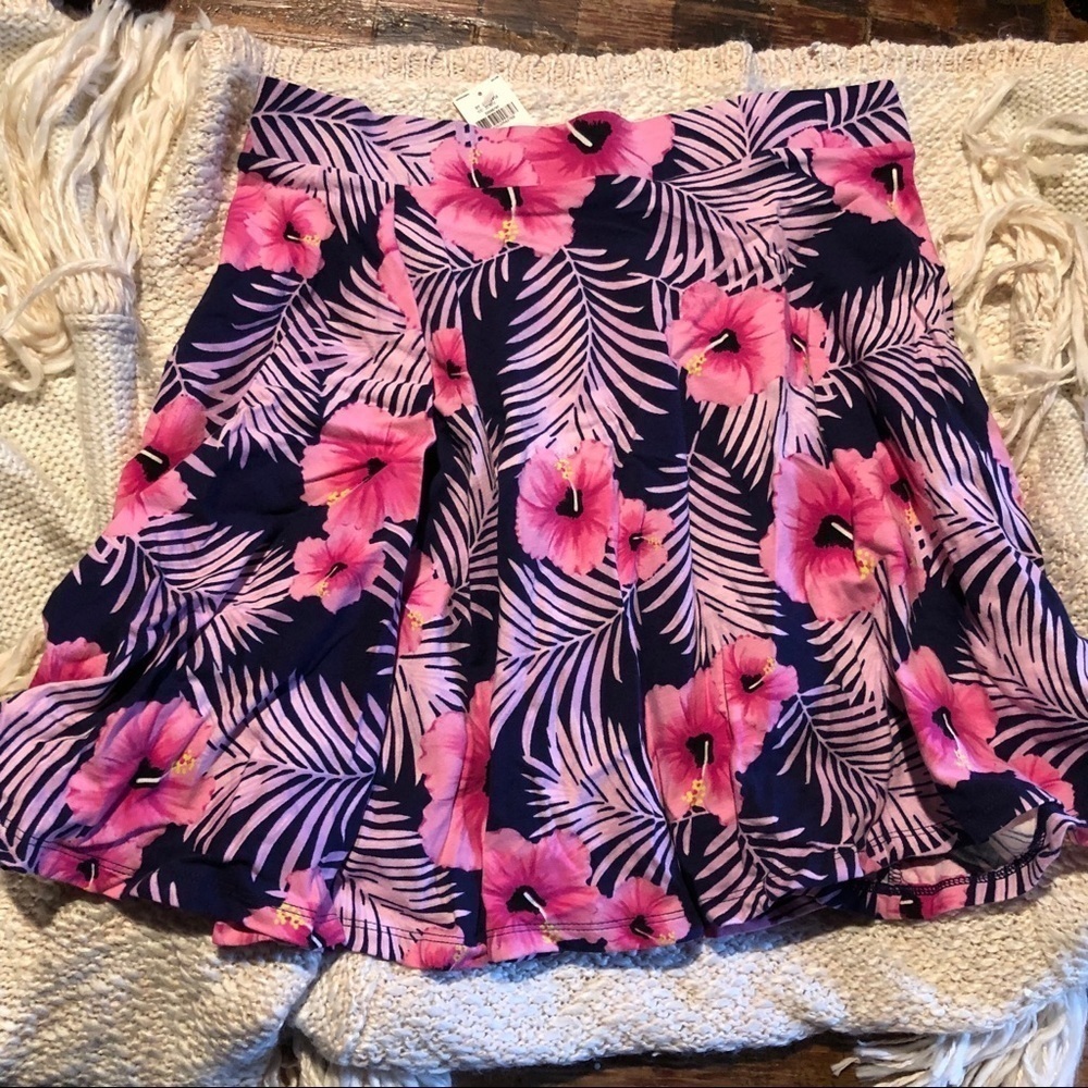 💕- NWT Pink Victoria’s secret mini skirt